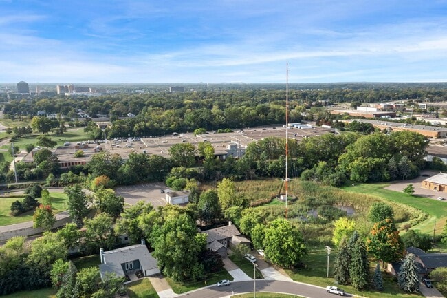 5535 Lindsay St in Minneapolis, MN - Building Photo - Building Photo