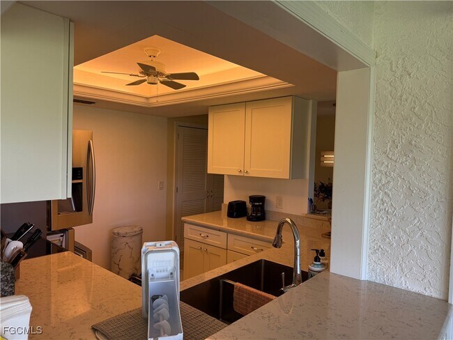 5965 Trailwinds Dr in Ft. Myers, FL - Building Photo - Building Photo