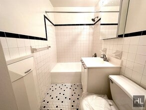 Fourth Avenue, Unit 17P in New York, NY - Foto de edificio - Building Photo