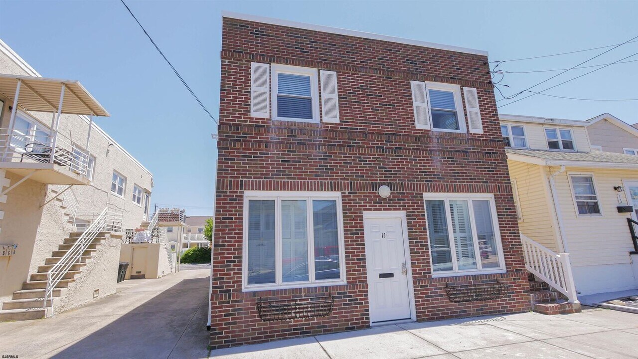 11 S Washington Ave in Margate City, NJ - Building Photo