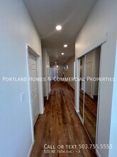520 NE 74th Ave, Unit A in Portland, OR - Building Photo - Building Photo