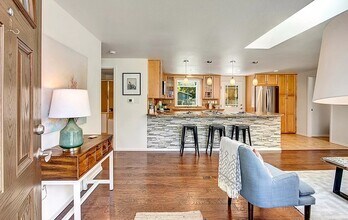 18322 9th Ave NE in Shoreline, WA - Building Photo - Building Photo