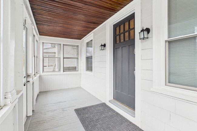 263 Narragansett St in Cranston, RI - Building Photo - Building Photo