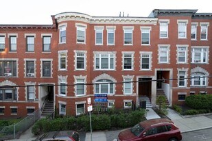 18 Mount Hood Rd, Unit 2 in Boston, MA - Building Photo