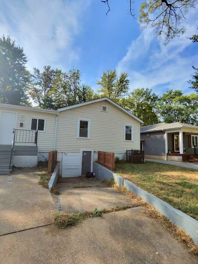 262 Buddie Ave