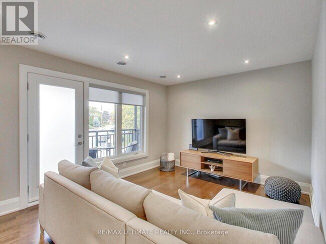 728 Vaughan Rd in Toronto, ON - Building Photo - Building Photo