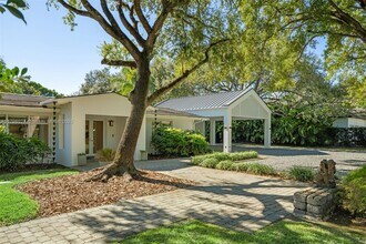 5840 SW 91st St in Pinecrest, FL - Building Photo - Building Photo