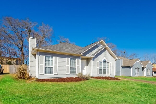 104 Stonehaven Dr in Pelham, AL - Building Photo - Building Photo