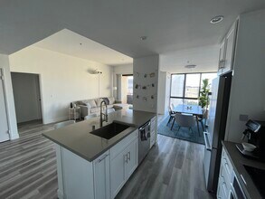 222 S Central Ave, Unit 340 in Los Angeles, CA - Building Photo - Building Photo