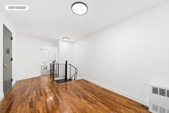 320 W 22nd St in New York, NY - Building Photo - Building Photo