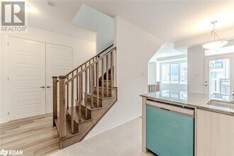 37 Pearen Ln in Barrie, ON - Building Photo - Building Photo