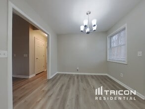 305 Denae Ct in Canton, GA - Foto de edificio - Building Photo
