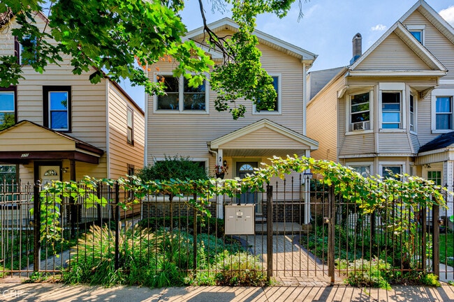 3705 W Palmer St, Unit 1