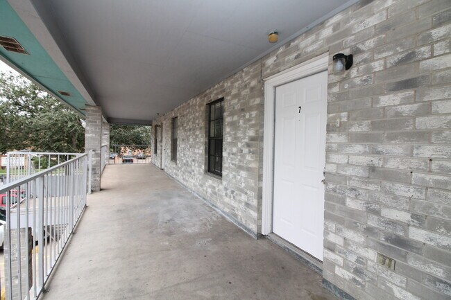 Summit Apartments in McAllen, TX - Building Photo - Building Photo
