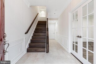 5036 Greenhouse Terrace in Centreville, VA - Building Photo