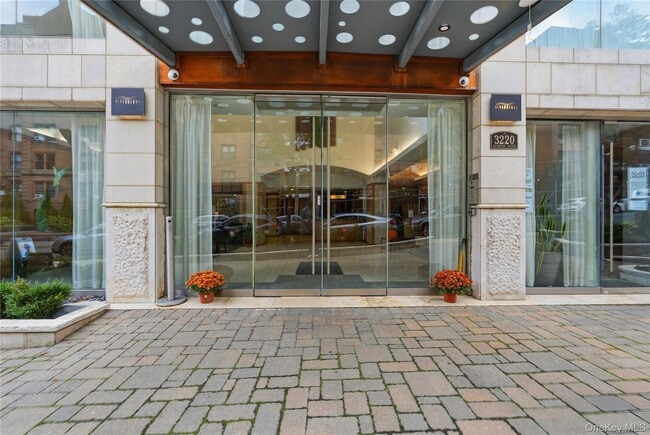 property at 3220 Arlington Ave