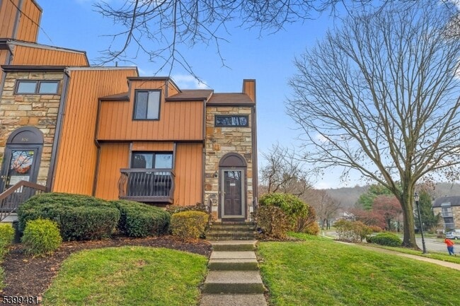 107 Wimbledon Square in Hackettstown, NJ - Building Photo - Building Photo