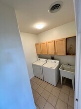 1032 Villa Ct in Carbondale, IL - Foto de edificio - Building Photo