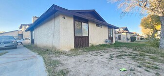 421 S Sunset St in Ridgecrest, CA - Building Photo