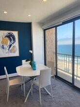727 Esplanade, Unit 304 in Redondo Beach, CA - Foto de edificio - Building Photo