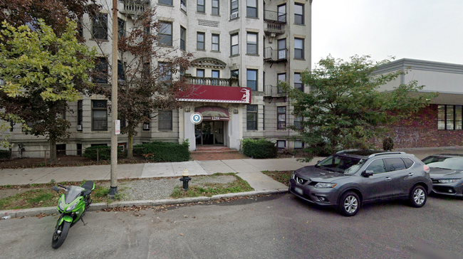 1258 Commonwealth Ave, Unit 3 in Boston, MA - Foto de edificio - Building Photo