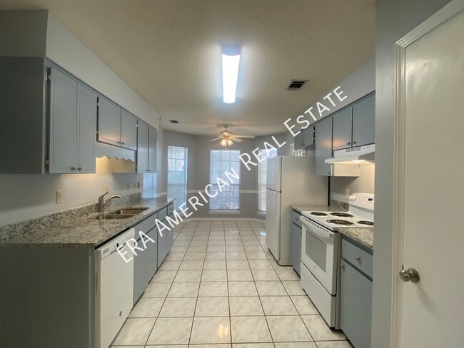 19 Winfield Way in Mary Esther, FL - Building Photo - Building Photo