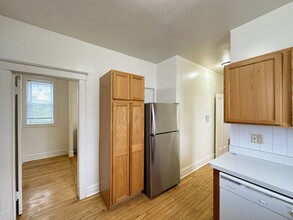 2010 W Grace St, Unit J06W in Chicago, IL - Building Photo - Building Photo