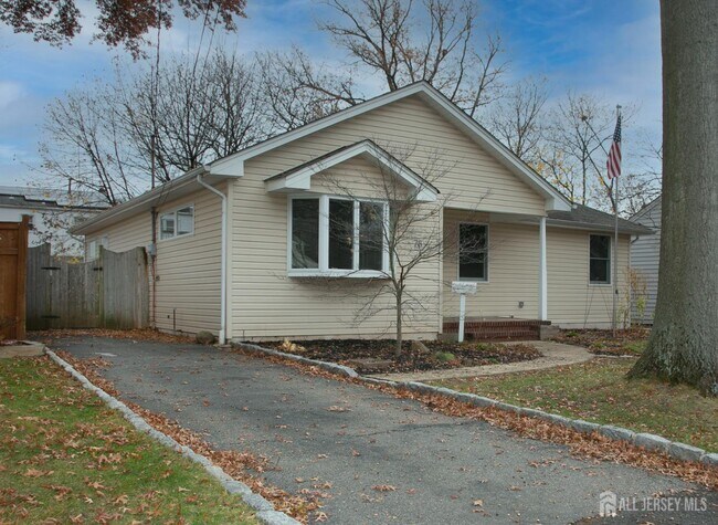 78 Hazelwood Ave in Metuchen, NJ - Building Photo - Building Photo