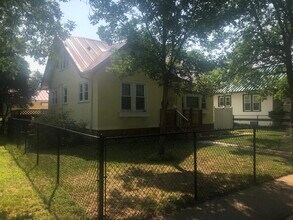 6 Shirley Ct in Minot, ND - Building Photo - Building Photo