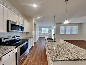 413 Bluewater Dr in Nashville, TN - Foto de edificio - Building Photo