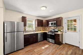 143 Kneen St in Shelton, CT - Building Photo - Building Photo