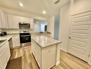 80 Silverthorn St in Freeport, FL - Building Photo - Building Photo