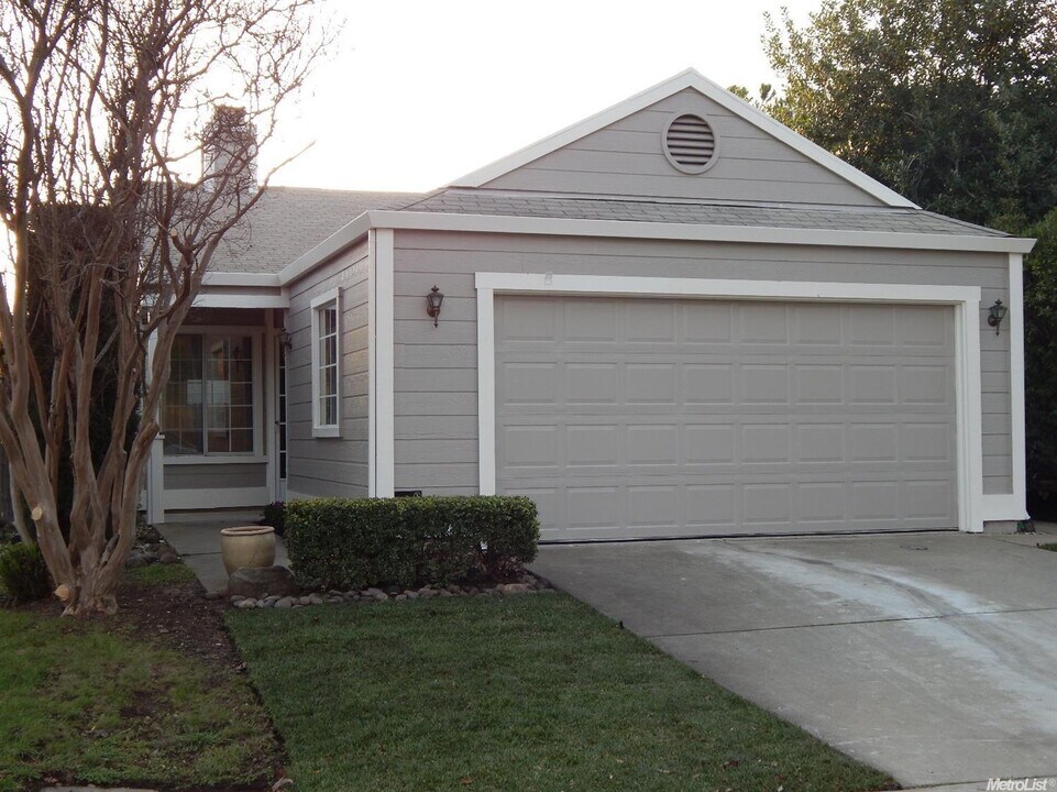 5908 Meadowdale Dr in Rocklin, CA - Building Photo