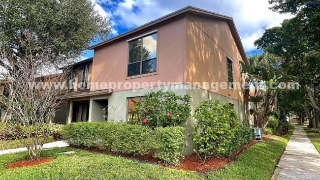 501 Sandtree Dr in Palm Beach Gardens, FL - Building Photo - Building Photo