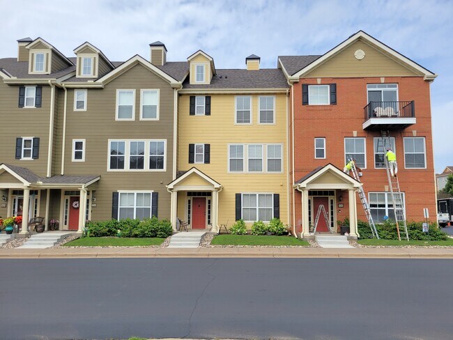 10266 Bleeker St in Woodbury, MN - Building Photo - Building Photo