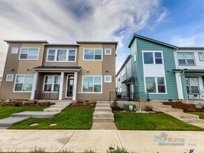 3675 SW 209th Ave in Hillsboro, OR - Building Photo - Building Photo