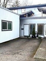 8746 NE Glisan St in Portland, OR - Building Photo