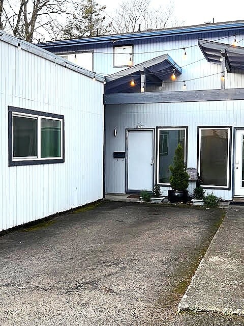 property at 8746 NE Glisan St