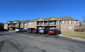 Kensington Court in Kansas City, MO - Building Photo - Building Photo