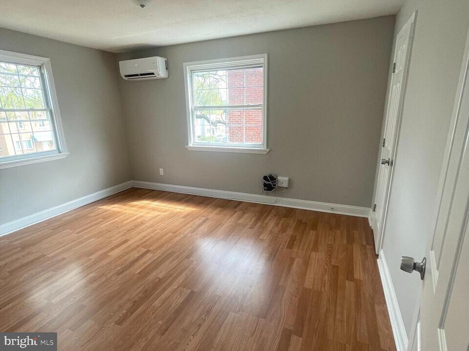 8528 Chestnut Oak Rd in Parkville, MD - Building Photo