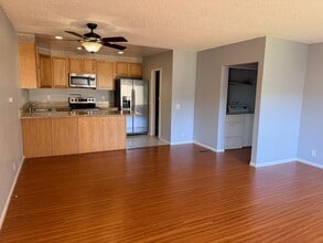 433 Autumn Dr in San Marcos, CA - Building Photo - Building Photo