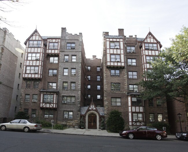 Peldean Court Apartments in Pelham, NY - Foto de edificio - Building Photo