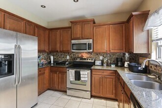 468 Tufton Tr in Atlanta, GA - Building Photo - Building Photo