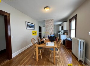 52 Blenford Rd, Unit 52 in Boston, MA - Foto de edificio - Building Photo