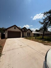 14880 Coaltown Rd in Willis, TX - Foto de edificio - Building Photo