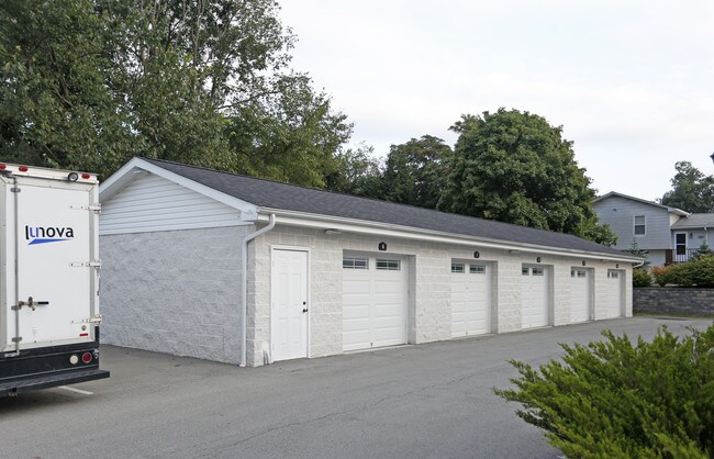 3619 Brodhead Rd in Monaca, PA - Foto de edificio - Building Photo