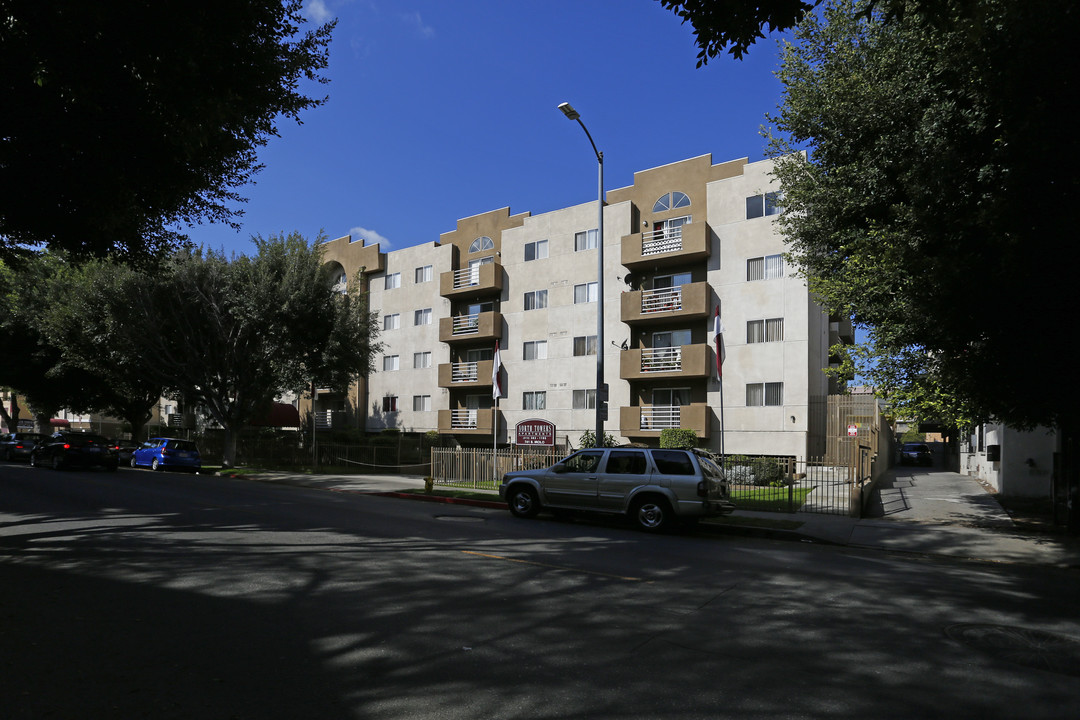 North Towers Apartments in Los Angeles, CA - Building Photo