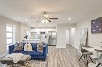 300 Peachtree St in Atlanta, GA - Building Photo - Building Photo