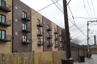 2812 W Chicago Ave in Chicago, IL - Foto de edificio - Building Photo