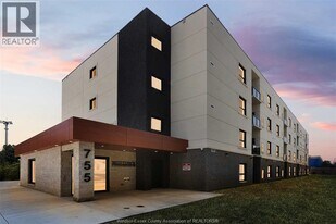 755 Grand Marais Rd E in Windsor, ON - Building Photo